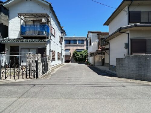 西側前面道路(外観)